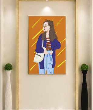 Mujer elegante con ropa casual, gafas de sol y bolso en un fondo naranja