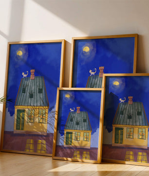 Charmantes nächtliches Haus mit einer Katze auf dem Dach unter dem Mond 