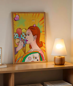 Retrato de mujer en arte pop colorido con globos y patrones vibrantes