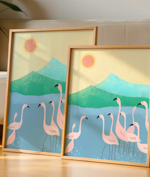 Friedliche Szene mit Flamingos in einer ruhigen Landschaft mit Bergen und Sonnenuntergang