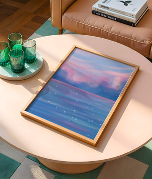Verträumter Pastellhimmel, der sich in einer glitzernden Wasserlandschaft widerspiegelt 
