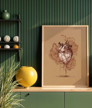 Ilustración detallada de un corazón anatómico con elementos florales sobre fondo beige