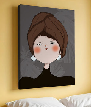 Retrato elegante de una mujer con un tocado único y rasgos expresivos