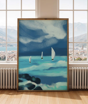 Paisaje marino con veleros navegando olas azules bajo un cielo dramático