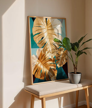 Blätter der Goldenen Monstera auf geometrischem Hintergrund