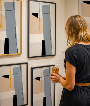 Abstrakte geometrische Kunst mit blauen und goldenen Akzenten
