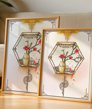 Design floral élégant avec vase et accents dorés