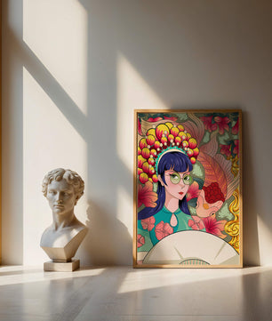 Illustration colorée d’une femme avec une coiffe florale et un fond de poissons