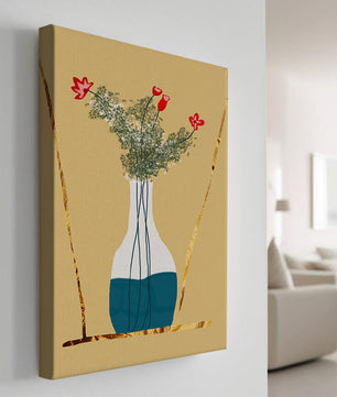 Vase avec des fleurs rouges et des accents dorés