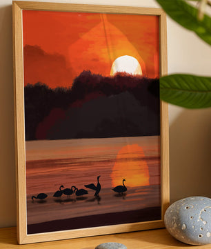 Ruhiger Sonnenuntergang über einem See mit Schwanensilhouette