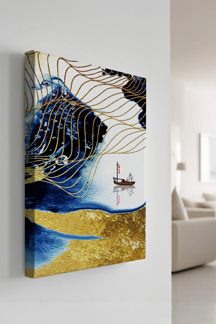 Paisaje abstracto con olas doradas y un barco solitario sobre fondo azul y blanco.