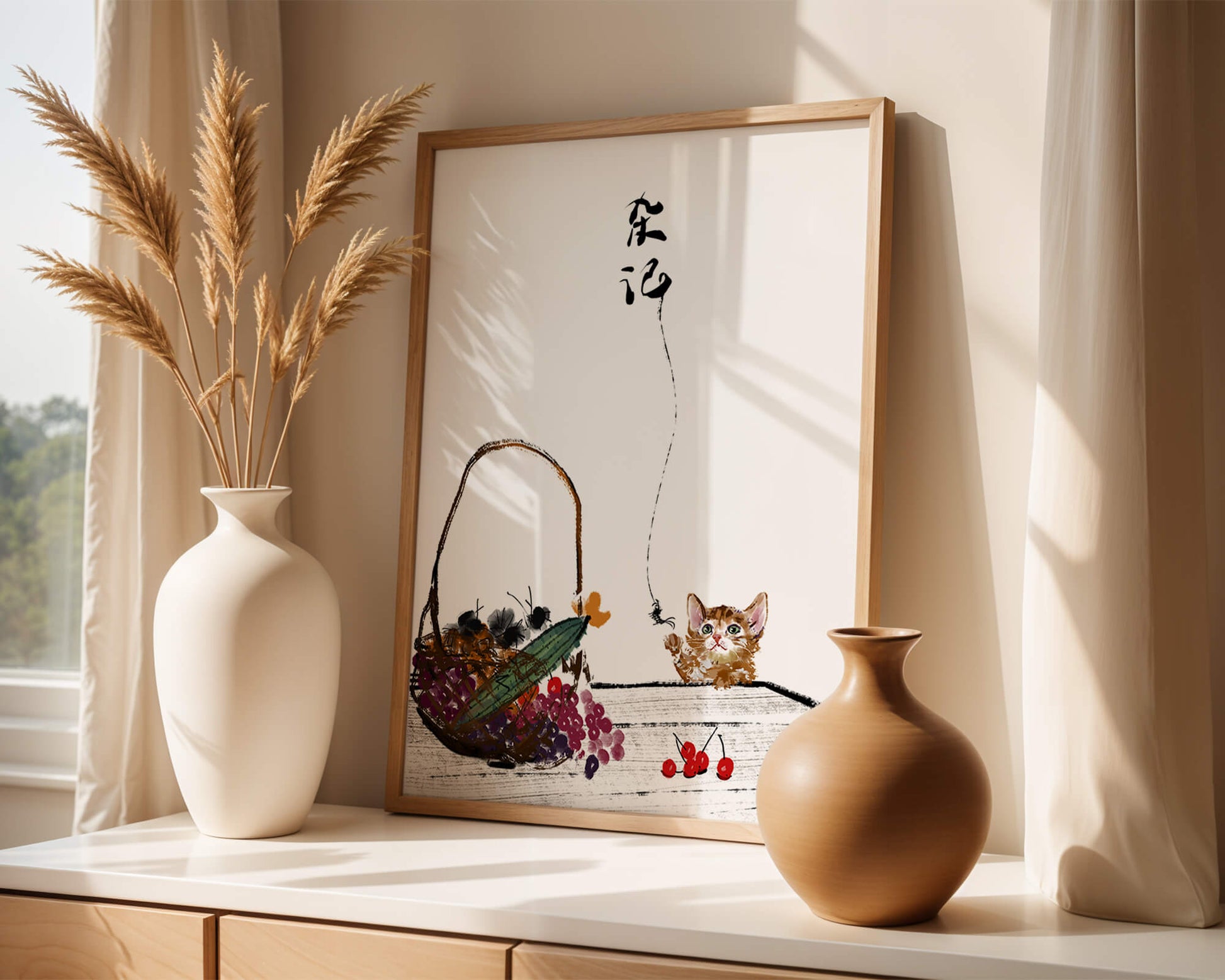 Juguetón gatito con frutas y arte de caligrafía