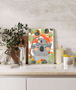 Koalas dans un cadre naturel vibrant aux tons orange et verts
