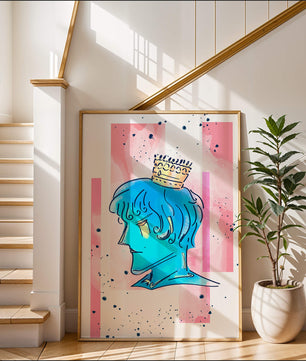 Illustration artistique d’un personnage au visage bleu avec une couronne dorée sur un fond abstrait