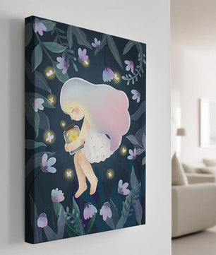 Illustration d'une fille avec un bocal lumineux dans un jardin au clair de lune