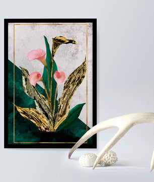 Abstrakte botanische Kunst mit rosa Calla-Lilien und goldenen Blättern