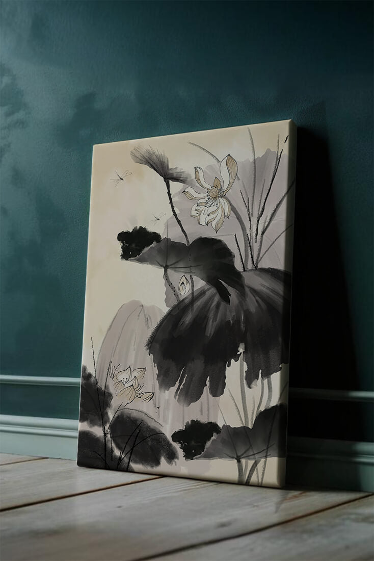 Ilustración botánica serena con flores de loto y libélulas