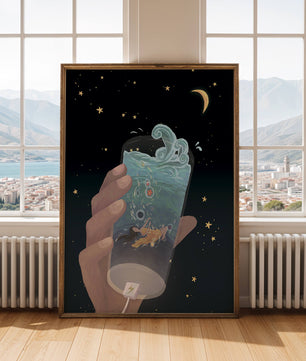 Escena abstracta del cielo nocturno con una mano sosteniendo un vaso de agua agitada.