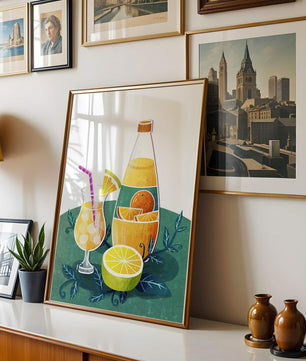 Ilustración colorida de bebidas cítricas con botella y vaso