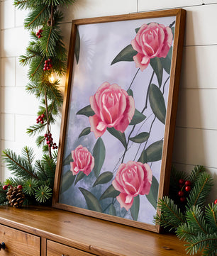 Hermosas rosas rosadas con exuberantes hojas verdes sobre un fondo suave