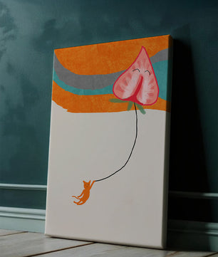 Gato naranja colgando de un globo en forma de corazón sobre fondo abstracto
