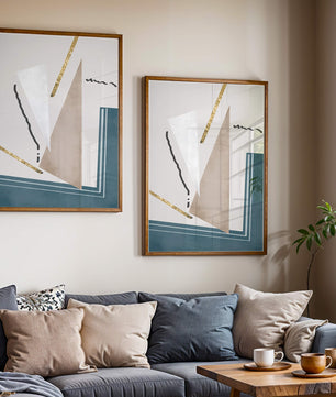Abstraktes geometrisches Kunstwerk mit goldenen Elementen