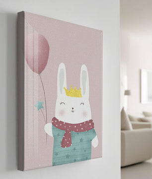 Ilustración adorable de un conejo con globo rosa y corona dorada