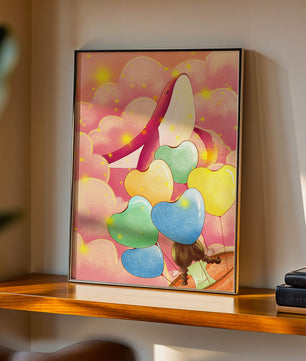 Globos con forma de corazón y ballena en una escena caprichosa y colorida