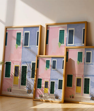 Casas pastel encantadoras con puertas y ventanas coloridas
