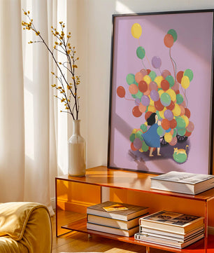 Bunte Luftballons mit einem Kind und einer Katze auf violettem Hintergrund