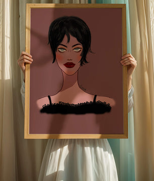 Illustration einer Frau mit kurzen schwarzen Haaren und auffälligem Make-up auf braunem Hintergrund