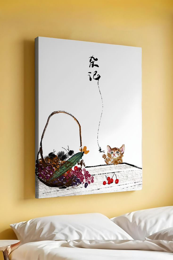 Juguetón gatito con frutas y arte de caligrafía