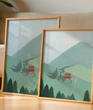 Ruhige Berglandschaft mit Haus und Bäumen