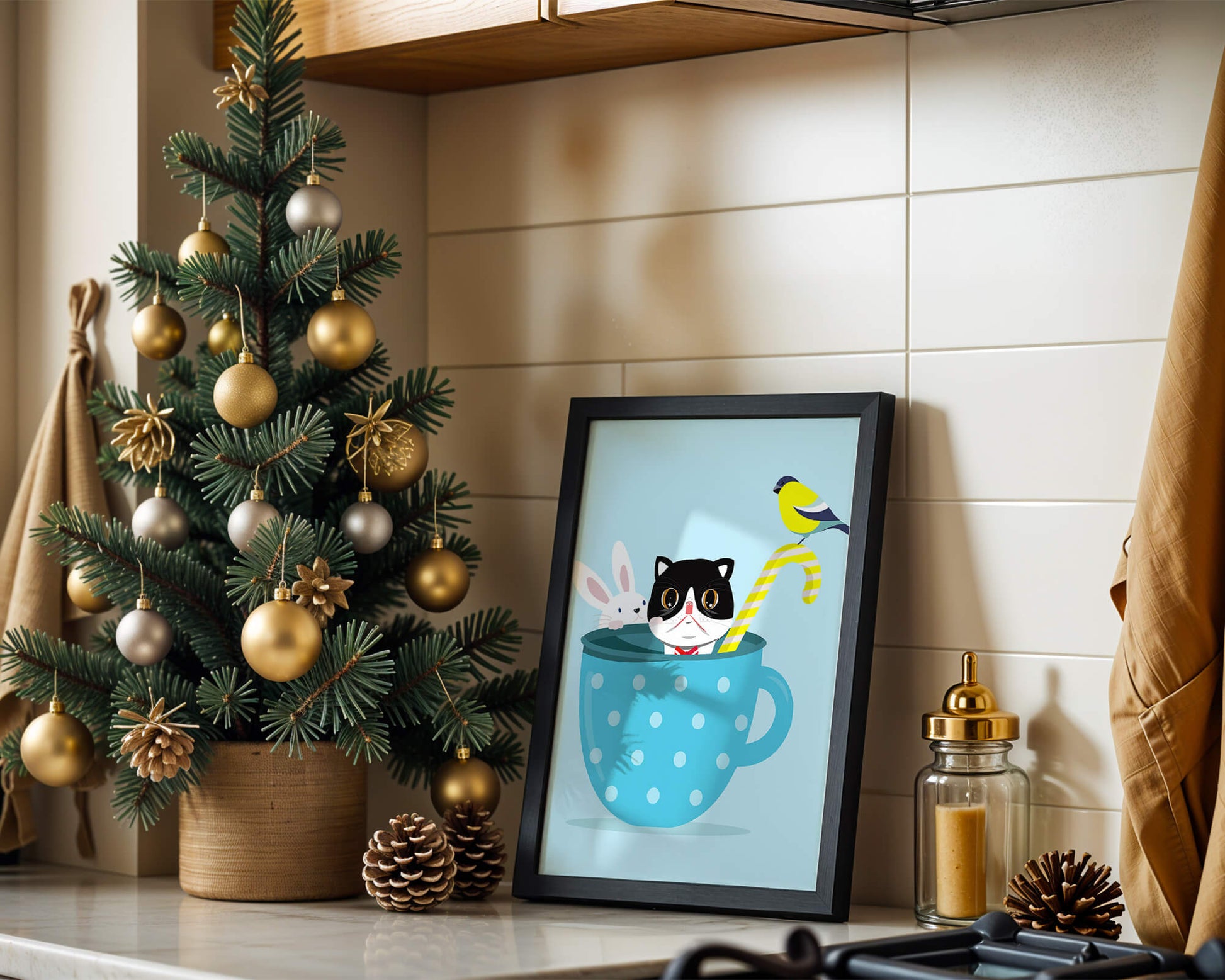 Ilustración lúdica de un gato, un conejo y un pájaro en una taza de té.