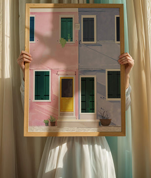 Casas pastel encantadoras con puertas y ventanas coloridas