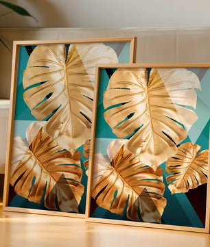 Blätter der Goldenen Monstera auf geometrischem Hintergrund