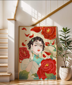 Mujer elegante rodeada de vibrantes flores y pétalos rojos