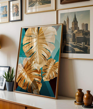 Blätter der Goldenen Monstera auf geometrischem Hintergrund