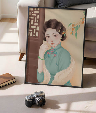 Elegante retrato de una mujer con atuendo tradicional y accesorios de jade