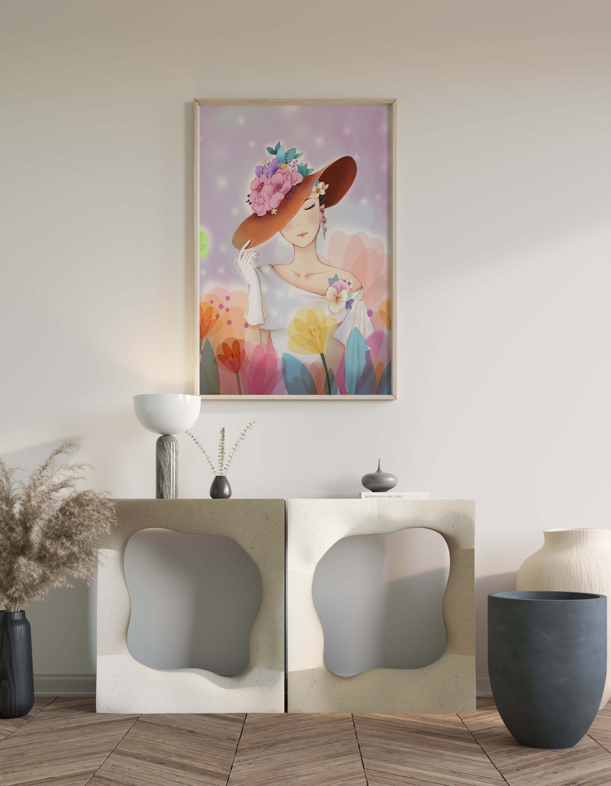 Mujer elegante con sombrero floral entre flores de colores