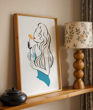 Ilustración estilizada de una mujer con una flor y elementos abstractos