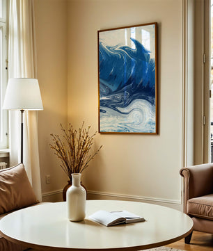 Pintura abstracta de ola oceánica azul y blanca con patrones giratorios