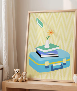 Naturaleza muerta colorida con libros, jarrón de flores y maleta