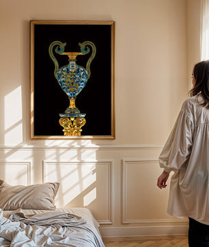 Jarrón elegante incrustado de joyas con acentos dorados y azules sobre fondo negro