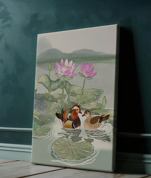 Patos mandarines y flores de loto en un estanque tranquilo
