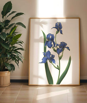 Flores de lirio azul elegantes con acentos dorados sobre un fondo blanco
