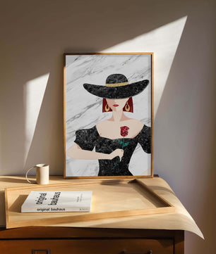 Elegante Frau mit stilvollem schwarzen Hut und roter Rose
