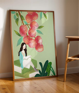 Mujer leyendo bajo un árbol de lichi con vegetación