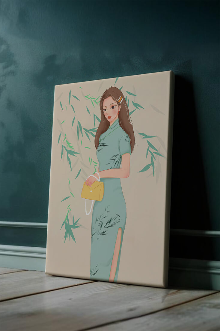 Mujer elegante con vestimenta tradicional sosteniendo un bolso amarillo con fondo de bambú