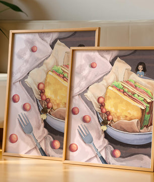 Niñas miniatura caprichosas cerca de un sándwich con tomates y tenedor